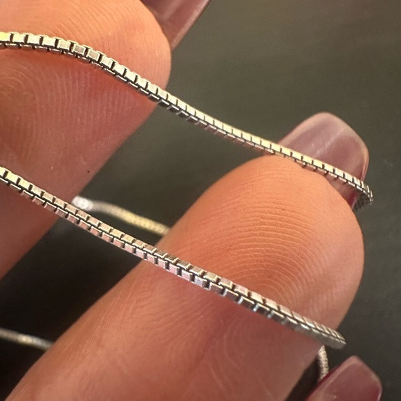 JOHN HARDY Signature Dot Heart Silver Pendant Necklace w/Garnet Embellishment - Picture 5 of 11